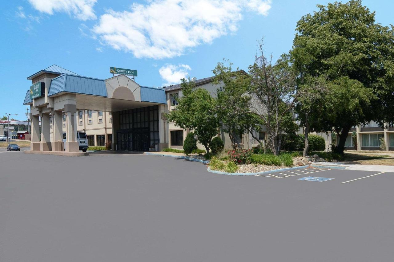 Quality Inn & Conference Center Akron Exterior photo