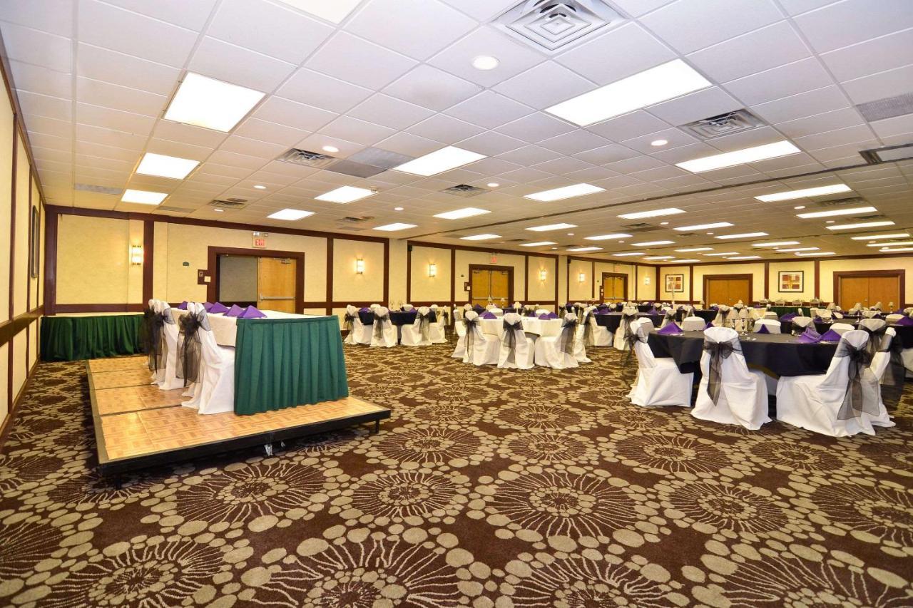 Quality Inn & Conference Center Akron Exterior photo
