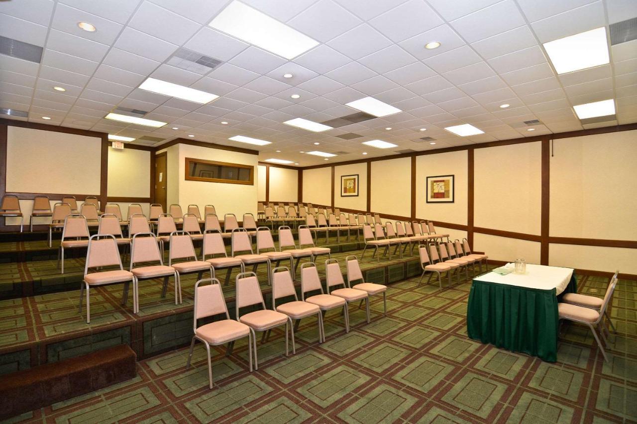 Quality Inn & Conference Center Akron Exterior photo